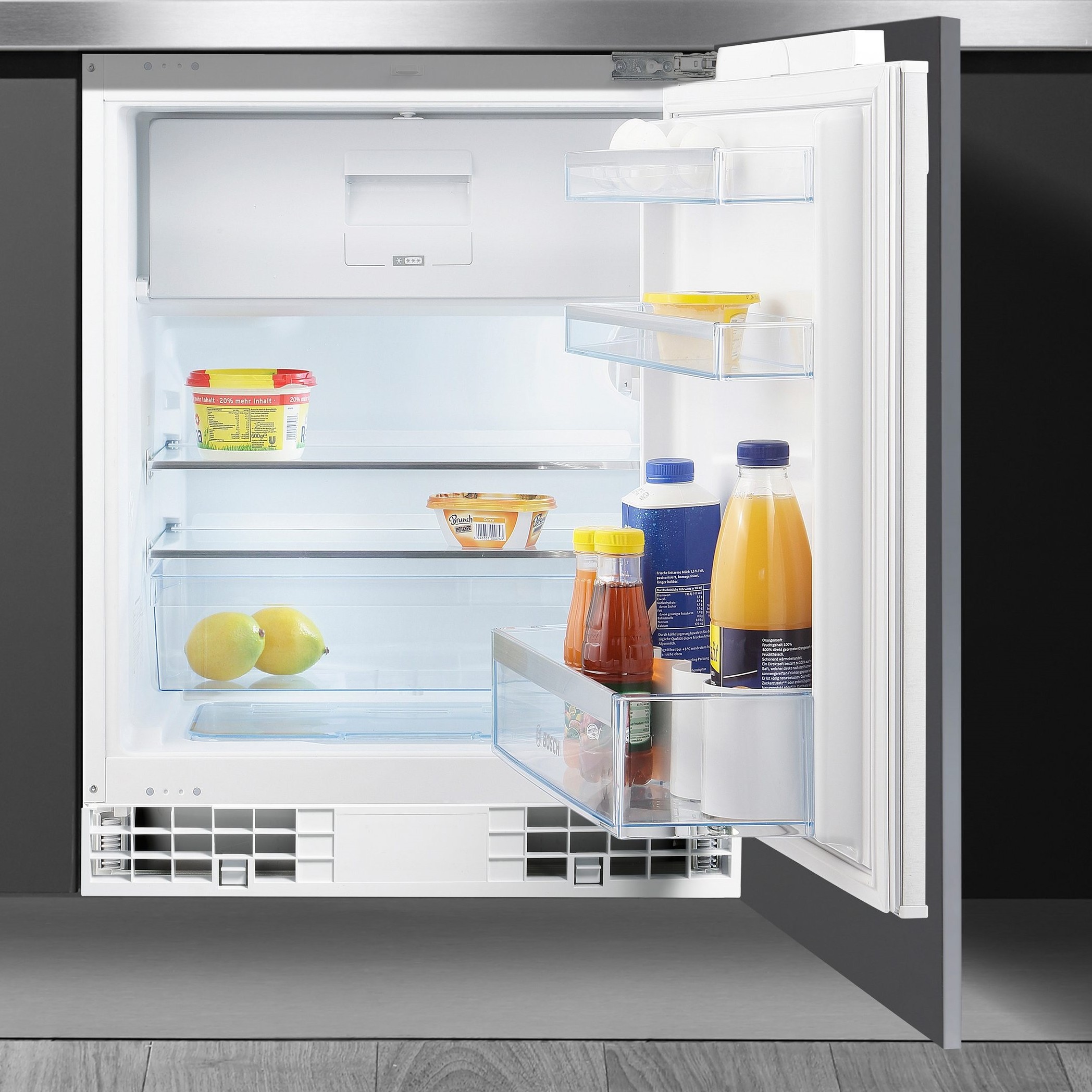 Встраиваемые холодильники ру. Встраиваемый холодильник Bosch kur15a50. Встраиваемый холодильник ЭВЕЛЮКС 2202. Холодильник Bosch Kur 15a50 ru. Холодильник под столешницу MT 08 f079564.
